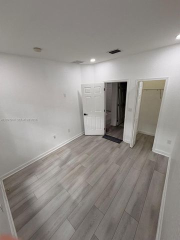 1432 SE 25th Avenue, Homestead, FL 33035