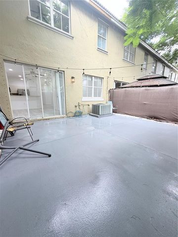 1432 SE 25th Avenue, Homestead, FL 33035