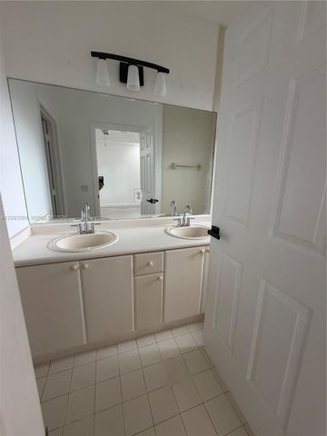 1432 SE 25th Avenue, Homestead, FL 33035