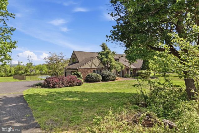 2045 ADAMS RD, East Greenville, PA 18041