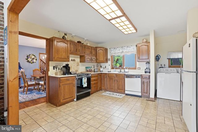 2045 ADAMS RD, East Greenville, PA 18041