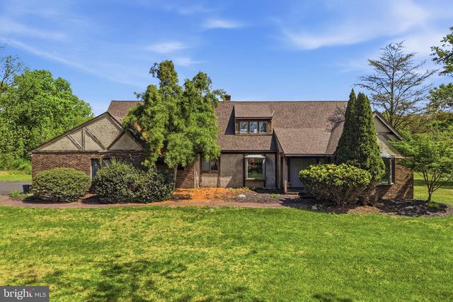 2045 ADAMS RD, East Greenville, PA 18041