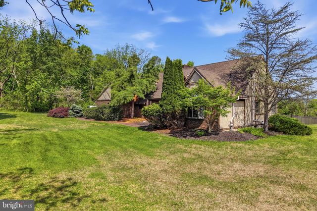 2045 ADAMS RD, East Greenville, PA 18041