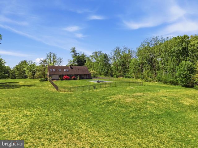 2045 ADAMS RD, East Greenville, PA 18041