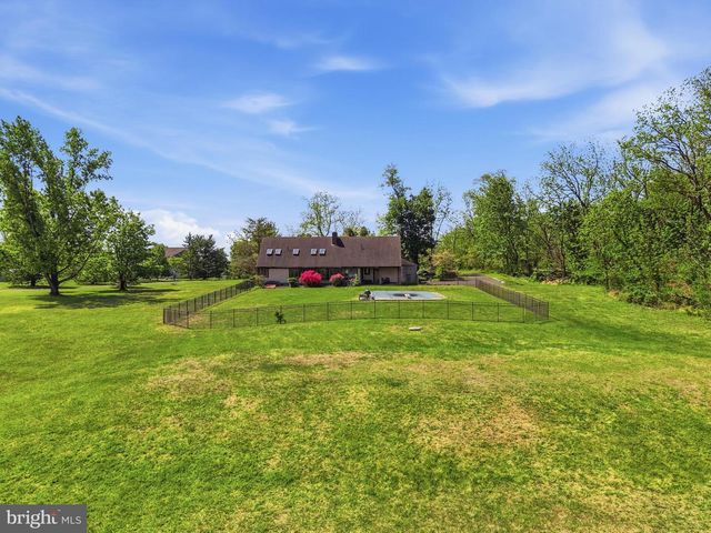 2045 ADAMS RD, East Greenville, PA 18041