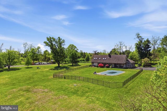 2045 ADAMS RD, East Greenville, PA 18041