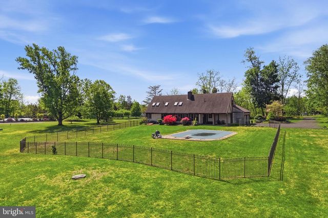 2045 ADAMS RD, East Greenville, PA 18041