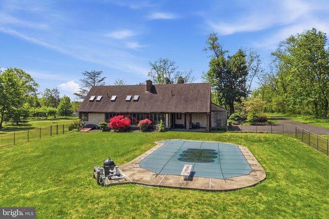 2045 ADAMS RD, East Greenville, PA 18041