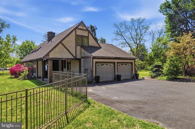 2045 ADAMS RD, East Greenville, PA 18041