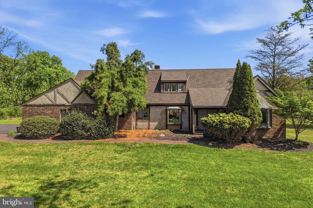 2045 ADAMS RD, East Greenville, PA 18041