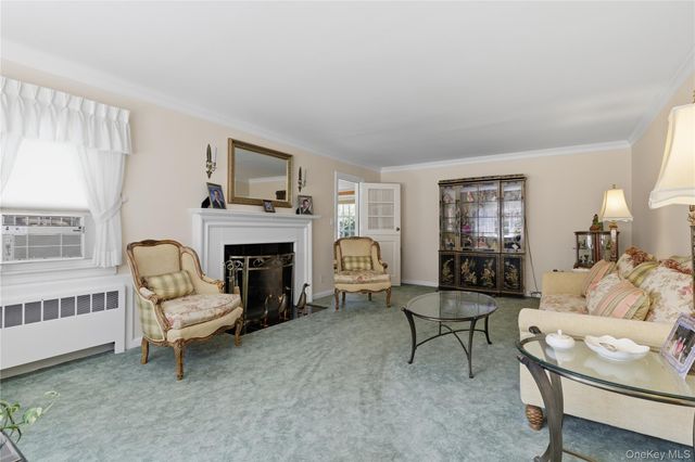 1 Beech Court, Malverne, NY 11565