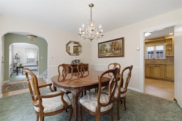1 Beech Court, Malverne, NY 11565
