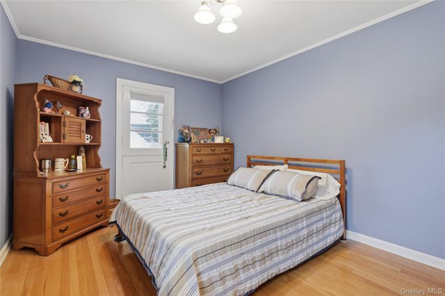 1 Beech Court, Malverne, NY 11565