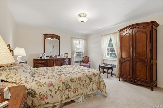 1 Beech Court, Malverne, NY 11565