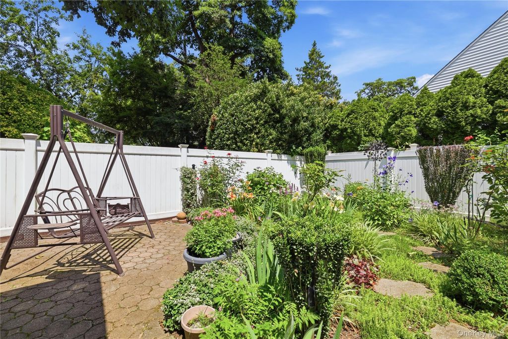 1 Beech Court, Malverne, NY 11565 — photo 2