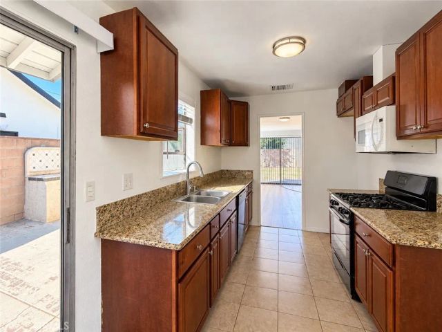 7919 Lasaine Avenue, Northridge, CA 91325