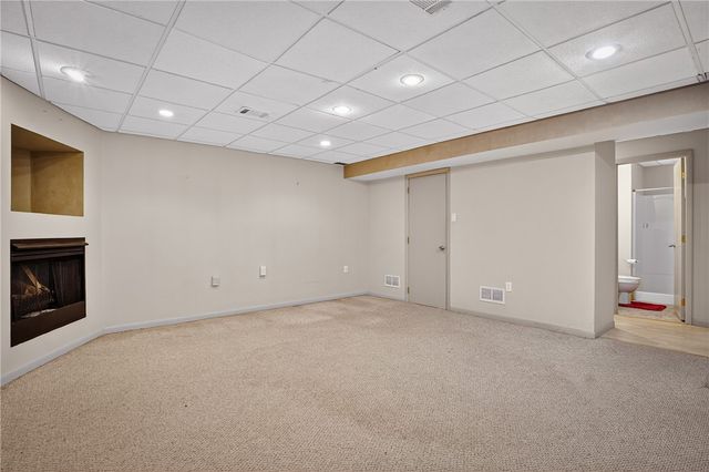 103 Village Dr, Cranberry Twp, PA 16066