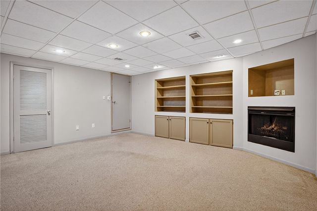 103 Village Dr, Cranberry Twp, PA 16066