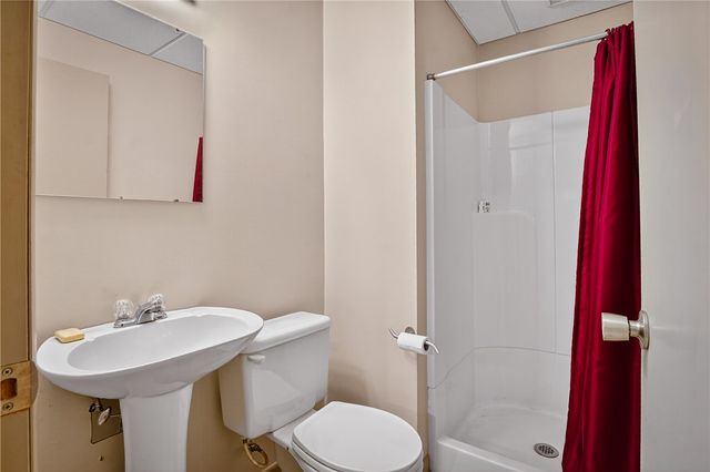 103 Village Dr, Cranberry Twp, PA 16066