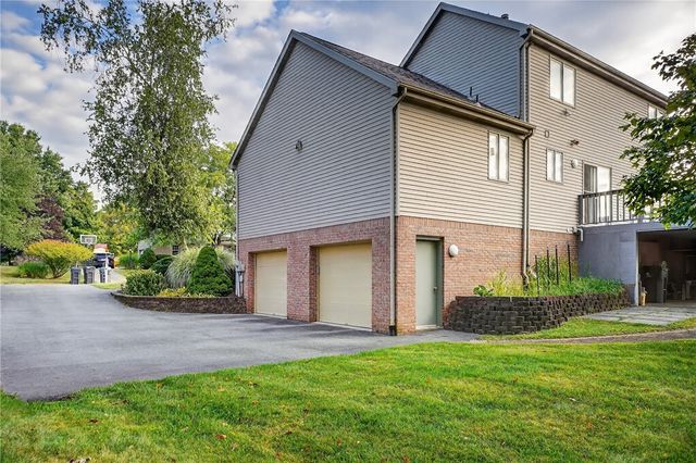 103 Village Dr, Cranberry Twp, PA 16066