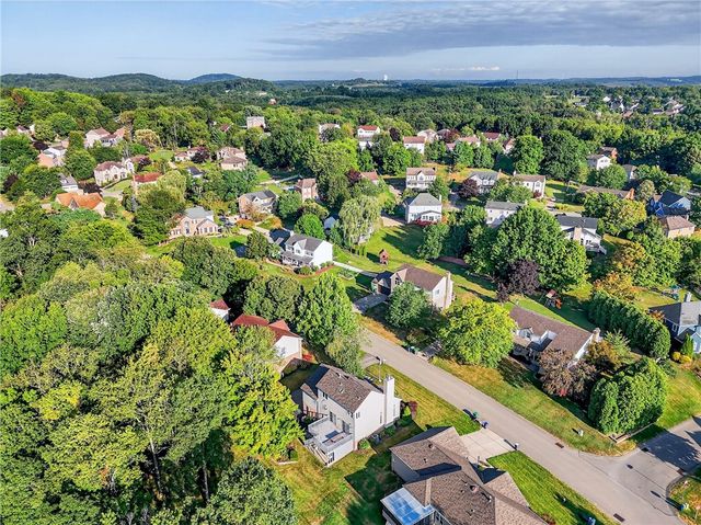 103 Village Dr, Cranberry Twp, PA 16066