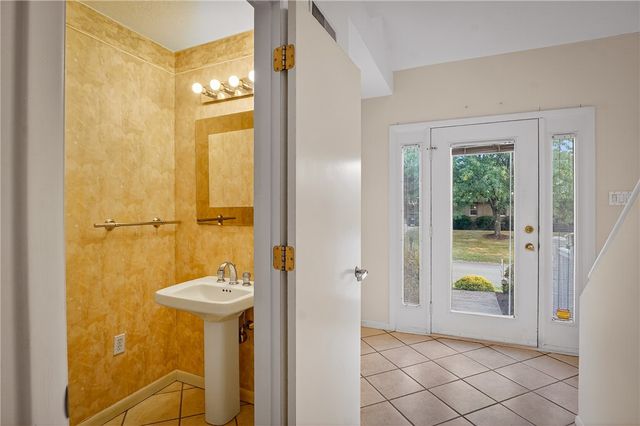 103 Village Dr, Cranberry Twp, PA 16066