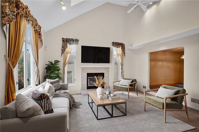 103 Village Dr, Cranberry Twp, PA 16066