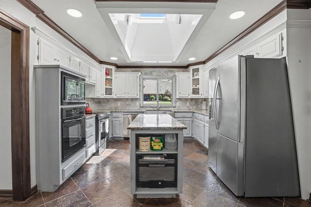 808 Glenridge Drive, Edmond, OK 73013