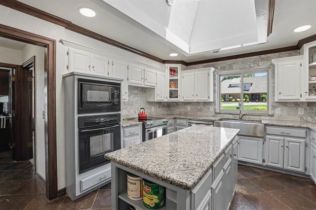 808 Glenridge Drive, Edmond, OK 73013