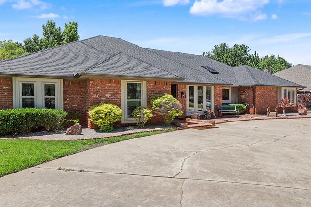 808 Glenridge Drive, Edmond, OK 73013