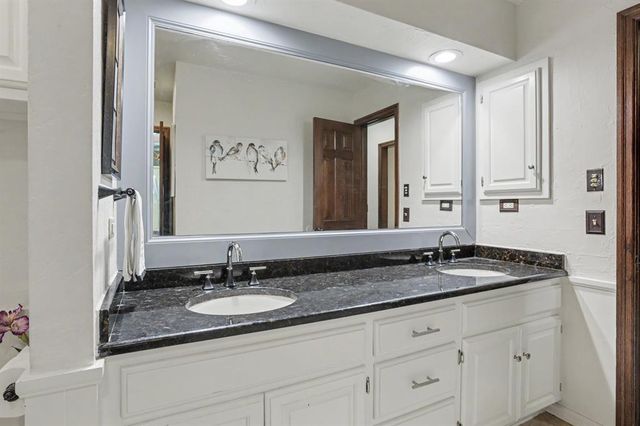 808 Glenridge Drive, Edmond, OK 73013