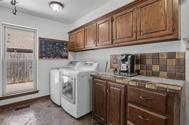 808 Glenridge Drive, Edmond, OK 73013