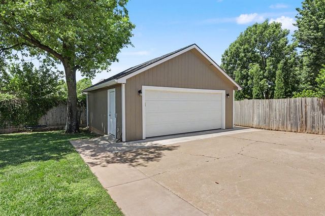 808 Glenridge Drive, Edmond, OK 73013