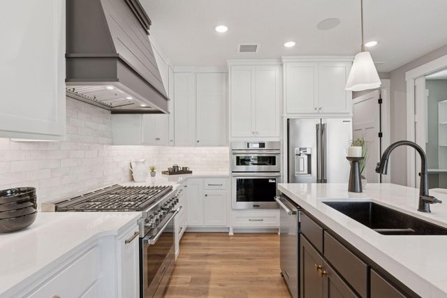 11301 Latrobe Lane N, Lake Elmo, MN 55042