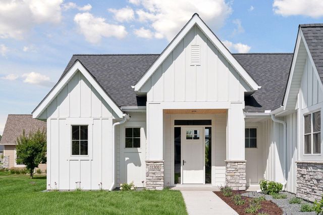 11301 Latrobe Lane N, Lake Elmo, MN 55042