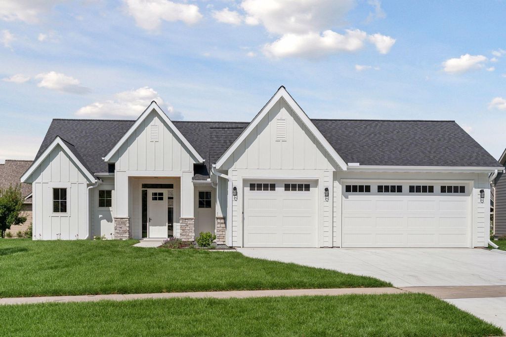 11301 Latrobe Lane N, Lake Elmo, MN 55042