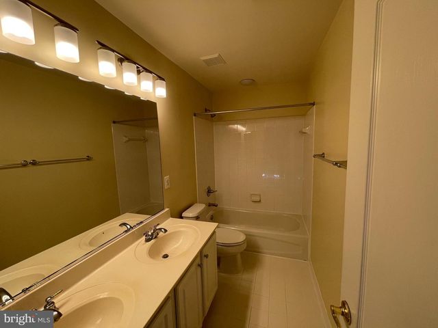 21330 MEADOW FIELD CT, Broadlands, VA 20148