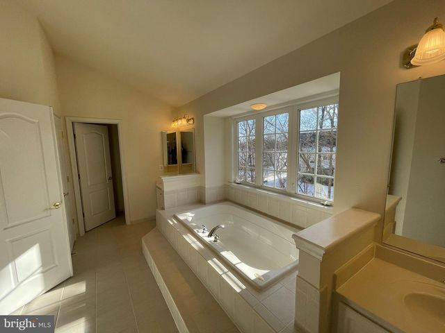 21330 MEADOW FIELD CT, Broadlands, VA 20148