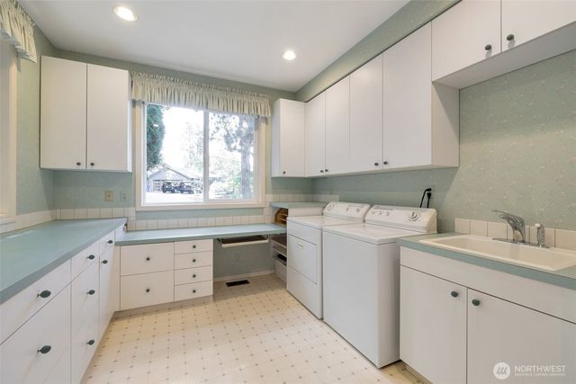 9701 SE 5th St, Bellevue, WA 98004