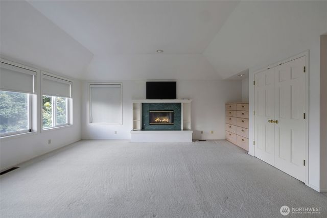 9701 SE 5th St, Bellevue, WA 98004