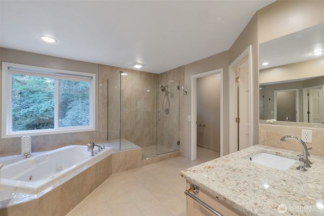 9701 SE 5th St, Bellevue, WA 98004