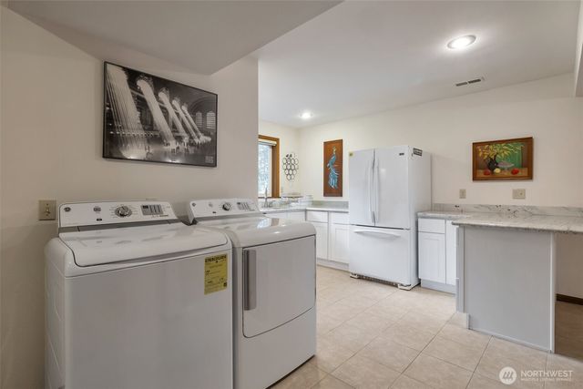 9701 SE 5th St, Bellevue, WA 98004