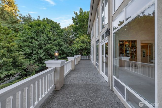 9701 SE 5th St, Bellevue, WA 98004