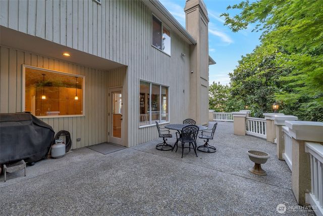 9701 SE 5th St, Bellevue, WA 98004