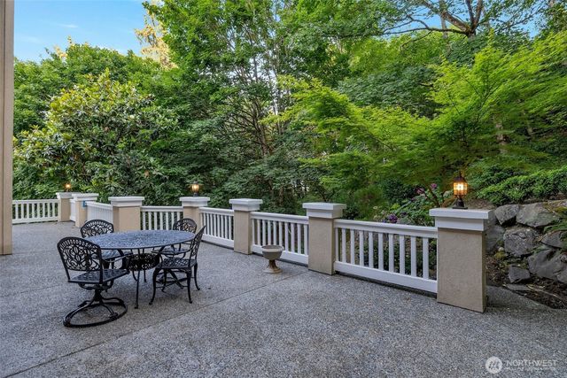 9701 SE 5th St, Bellevue, WA 98004