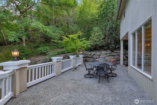 9701 SE 5th St, Bellevue, WA 98004