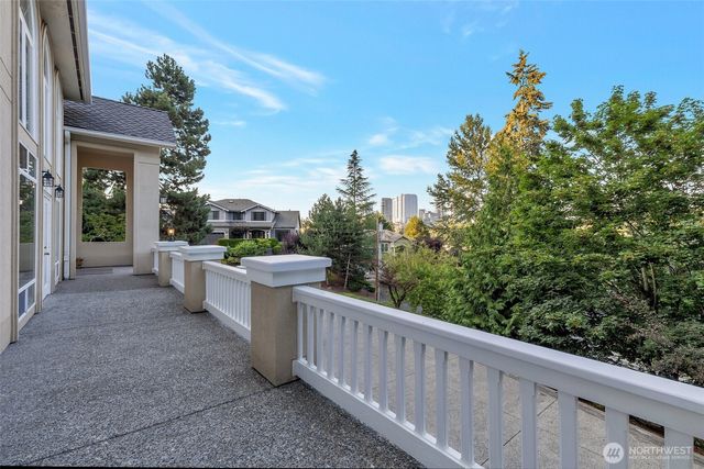9701 SE 5th St, Bellevue, WA 98004