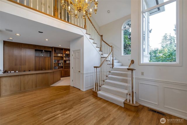 9701 SE 5th St, Bellevue, WA 98004