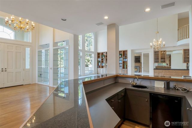 9701 SE 5th St, Bellevue, WA 98004