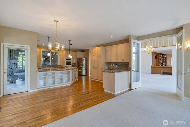 9701 SE 5th St, Bellevue, WA 98004